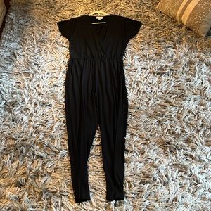 Black stretchy jumper. Elastic waist band. Flattering Fit.